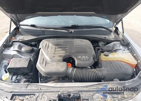 2015 Chrysler 300 Limited z USA, uszkodzony, nr VIN 2C3CCAAG1FH931721